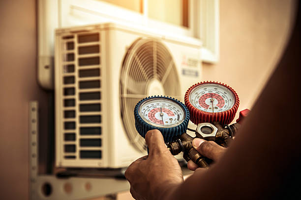 Professional Ac Installation technician working in Lindsay, TX